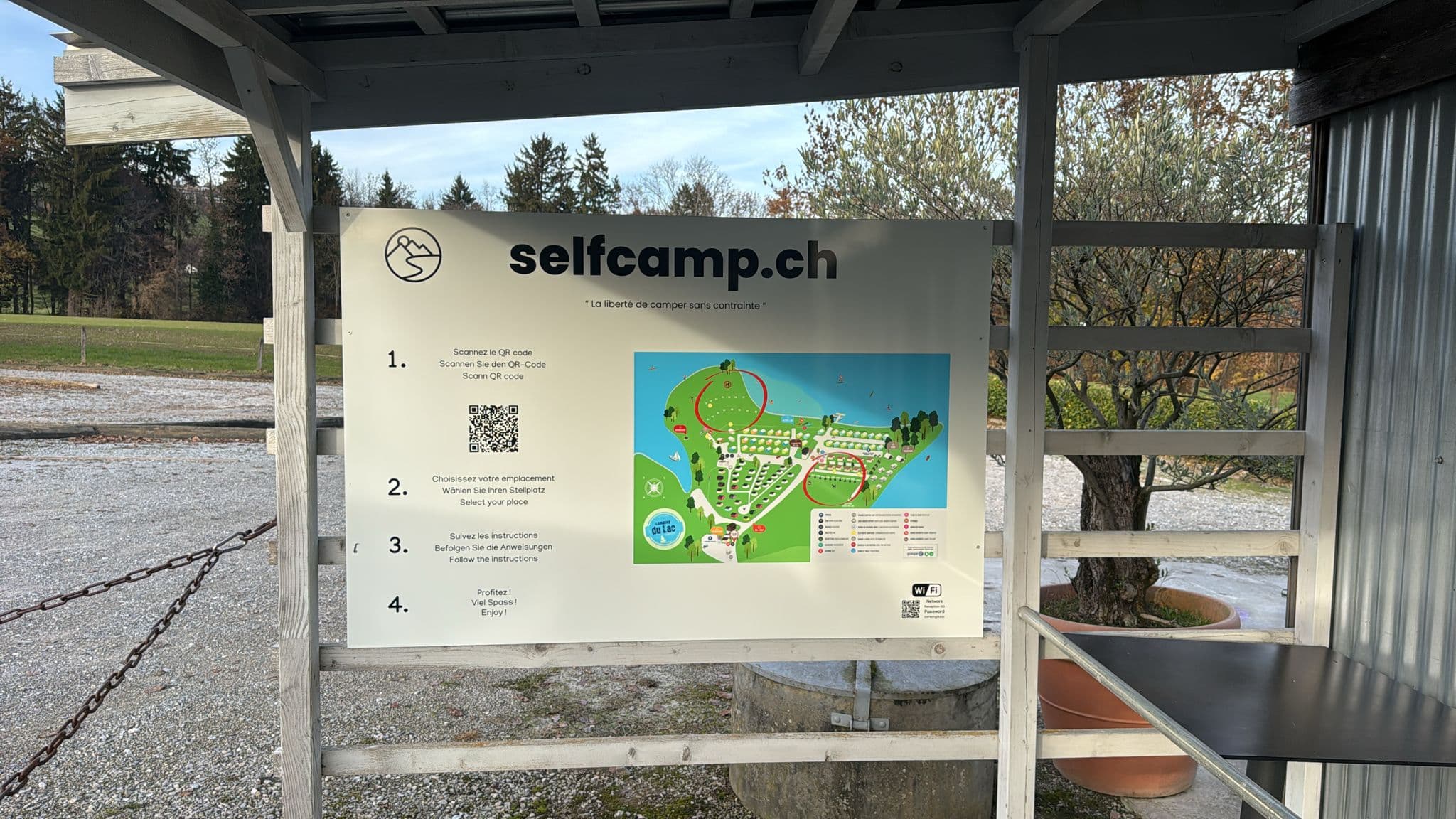 Totem SelfKey avec QR code